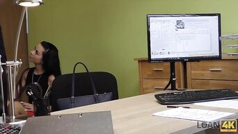 LOAN4K. Chica rusa monta la polla de un agente de prГ©stamos en su oficina